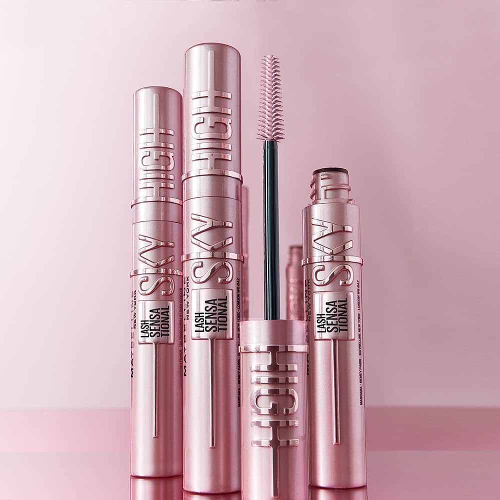 Maybelline New Yorkさんのインスタグラム写真 - (Maybelline New YorkInstagram)「The only drama we like is in our lashes. 😉 Give your lashes a dramatic lash look with #skyhighmascara! The lightweight formula lengthens and volumizes for sky high lashes. The best part is that it’s back in stock in stores now! Tag a friend that needs to try our mascara!」1月26日 3時35分 - maybelline