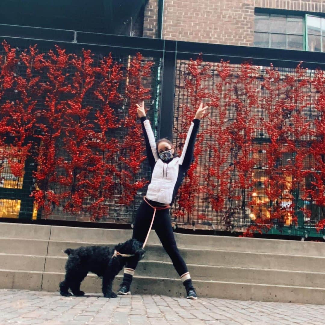 ケイトリン・オズモンドのインスタグラム：「Feelin’ like a superhero today!  • It wasn’t much. I didn’t save the world. But I stuck to something I wanted to do. Like I said, that’s not much, but it means the world to me. I got myself up, out of bed, meditated, and ran 20 minutes. I came back home made a #juiceplus shake, took all my vitamins and supplements, made a coffee, and have been able to keep my focus in my school work. So yeah, I didn’t save the world, what I accomplished isn’t much, but it made me feel like an absolute superhero.  • What makes you feel like a superhero? And do you have a superhero sidekick, like my super puppy Rasquette?」