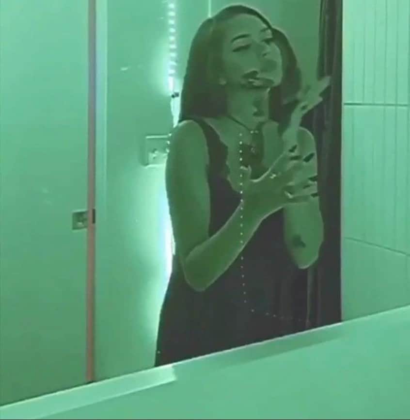 マギー・リンデマンのインスタグラム：「WHAT’S YOUR FAVORITE SONG OFF PARANOIA?」