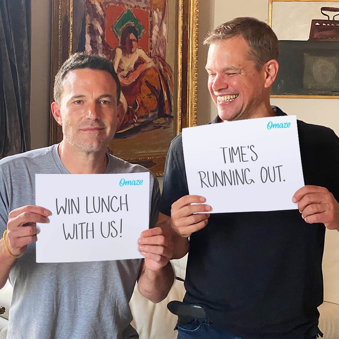 ベン・アフレックのインスタグラム：「Matt and I really want to grab lunch with you (once it’s safe to travel) so we teamed up with @omaze to support @easterncongo & @water.  To enter, click the link in my bio or go to omaze.com/la ⬆️  Entries close this week and every donation supports the Eastern Congo Initiative and Water.org」