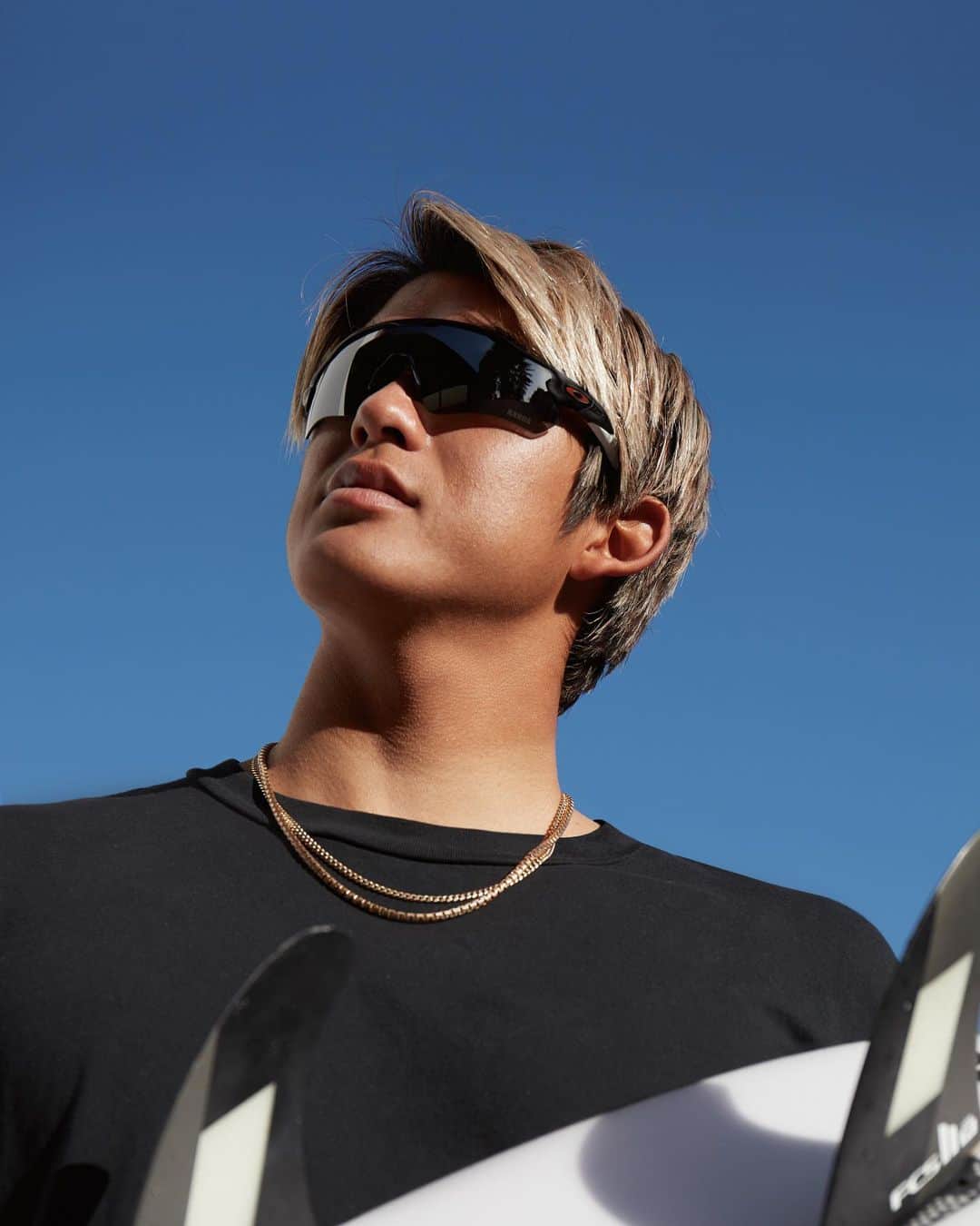 OAKLEYのインスタグラム：「Your shades, your style. Built different. @kanoaigarashi 🎨 #MyOakleyCustom」