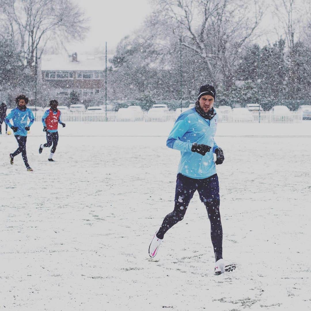マーティン・ケリーのインスタグラム：「Back at it and ready!🥶❤️💙」