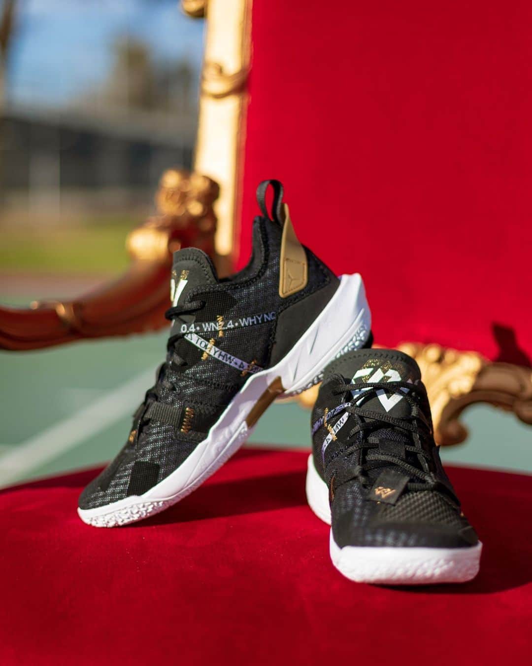 Foot Lockerのインスタグラム：「The Court is your Throne 👑 Grab the #Jordan Why Not Zer0.4 'Family' online and in-store! #RECROOMCREW」