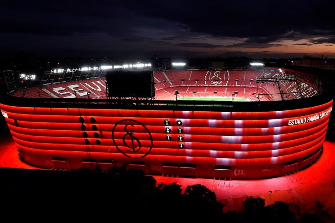 セビージャFCさんのインスタグラム写真 - (セビージャFCInstagram)「🤍 🏟️ ❤️  #NuncaTeRindas #SevillaFC131」1月26日 4時36分 - sevillafc