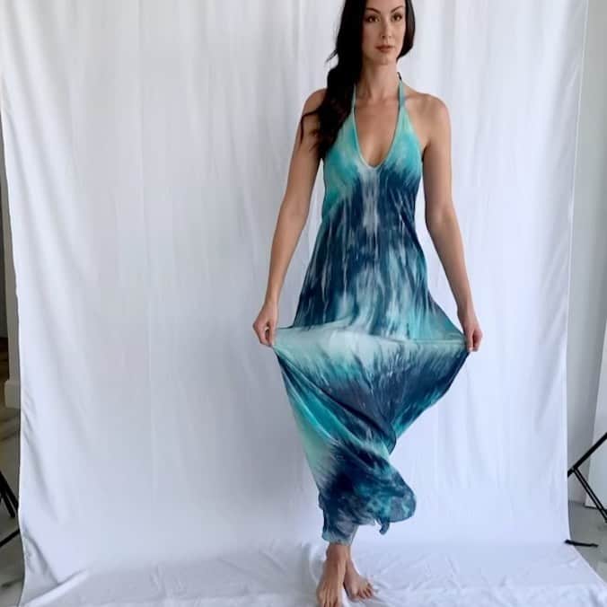 ミッシェルジョナスのインスタグラム：「If you walk in the steps of a stranger… You will learn things you never knew you didn’t know. 🙏🏼 #SilkVenusDress #NewCollection ❤️ #ValentinesDay #Feb14th #BehindTheScenes  www.mijobymichellejonas.com #michellejonasdesigns #michellejonastravelwear  • • •  #SupportSmallBusiness #ValentinesDay #NewColor #Colors #BeachLiving #MadeInLA #poolside #resortwear #evolving #perspective #instafashionistas #vacationwear #travelwear  #loveyourlook #fallinlovewiththeprocess #love #yourelovely #friends #besafeeveryone #tiedyedinLA #HandDyed #Inspiration」