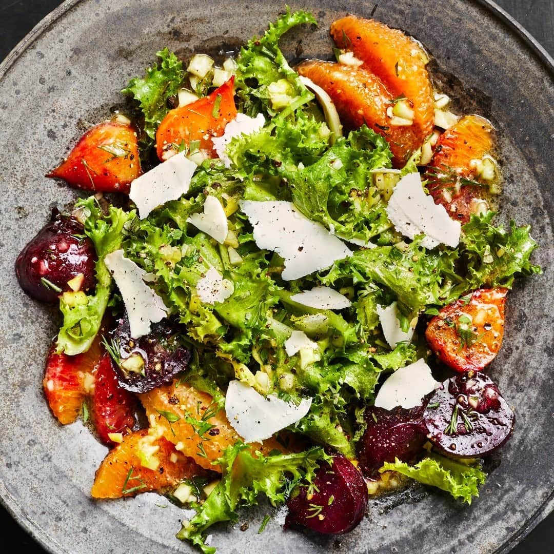 Food & Wineさんのインスタグラム写真 - (Food & WineInstagram)「With crisp and bitter puntarelle, earthy beets, bright citrus and salty ricotta salata, this may just be the platonic ideal of a winter salad. Tap the link in our bio for the recipe! 📸: @gregdupree」1月26日 4時40分 - foodandwine