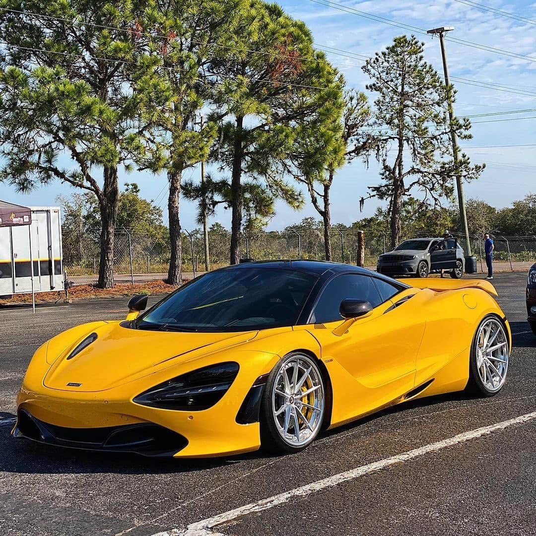CARLiFESTYLEさんのインスタグラム写真 - (CARLiFESTYLEInstagram)「Yellow McLaren 720s sitting low on @anrkywheels #carlifestyle」1月26日 4時42分 - carlifestyle