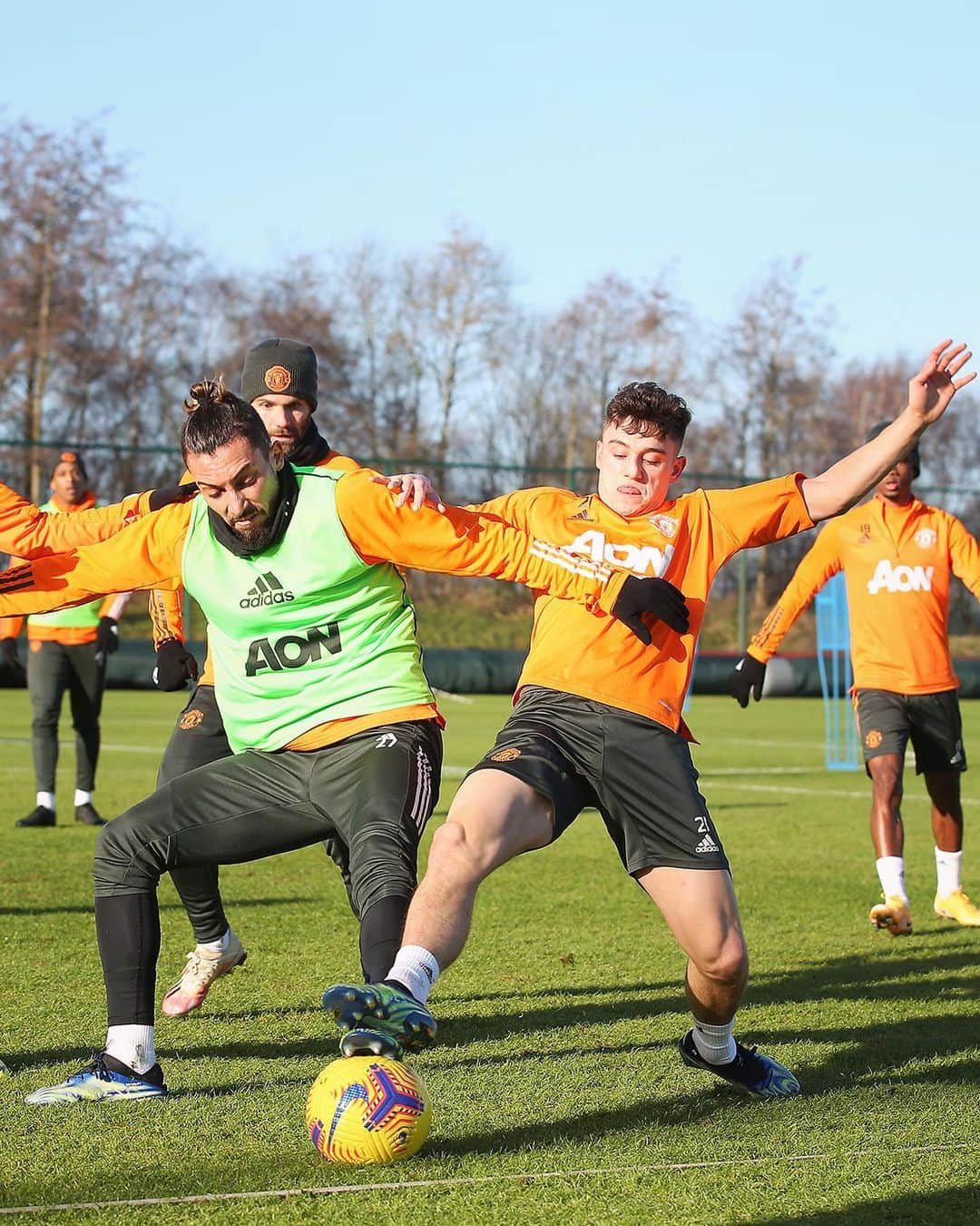 マンチェスター・ユナイテッドさんのインスタグラム写真 - (マンチェスター・ユナイテッドInstagram)「Fighting for every ball! 😤 #MUFC #PremierLeague」1月26日 4時43分 - manchesterunited