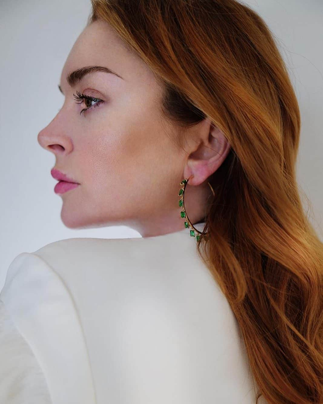 リンジー・ローハンさんのインスタグラム写真 - (リンジー・ローハンInstagram)「Luck of the Irish ☘️  Full Collaboration Collection link in bio!  LL & LB Jewels in photo: Ariana Earrings   Jewelry: Lindsay Lohan & @lilybakerjewels Collaboration  Photography: @slimi7  Makeup: @jennydekaramatmakeup   #instajewelry #lilybakerjewels #ll🙌lb #jewelsofinstagram #jewelryoftheday #jewelrygram #jewels #instafashion #jewelrybloggers #shopinstagram #londonfashion #ringstagram #jewelrylovers #instagood #hoops #earringsoftheday #hoopearrings #jewelrycollab #instastyle #dubaifashion #uk #usa #uae #dubailife」1月26日 4時49分 - lindsaylohan