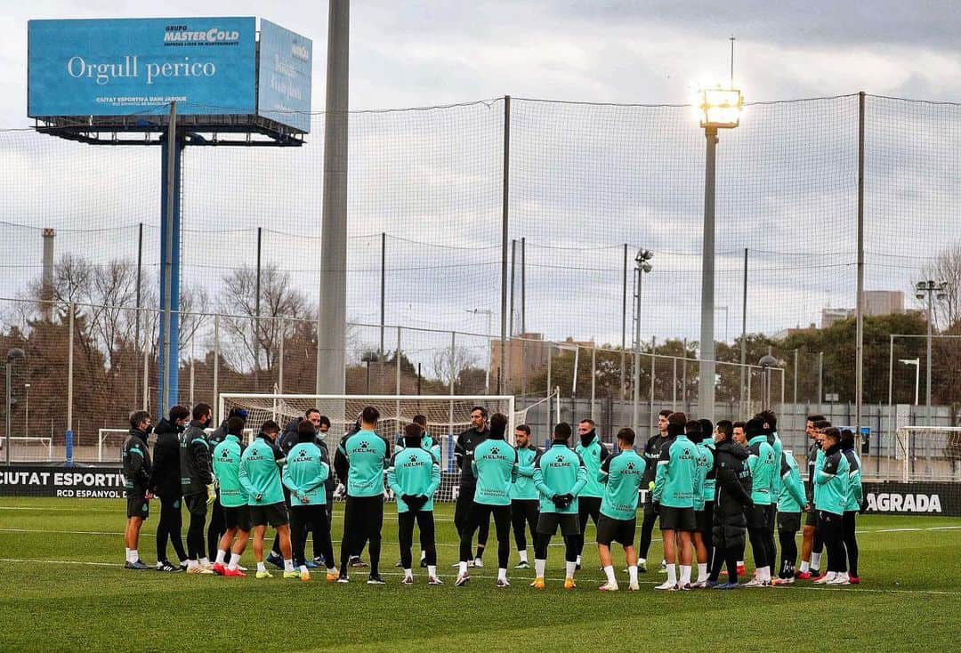 RCDエスパニョールさんのインスタグラム写真 - (RCDエスパニョールInstagram)「Nova setmana. Convençuts, concentrats i amb ganes ja del partit del diumenge! #RCDE  #Objectiu21」1月26日 4時49分 - rcdespanyol