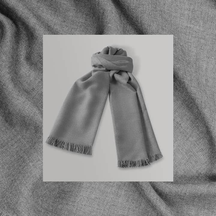 ハンツマンのインスタグラム：「We know it's cold outside, so why not invest in a piece of luxury to keep you warm. Our kishorn cashmere scarf makes a beautiful addition to your wardrobe. Crafted from the very finest 100% cashmere, this scarf offers warmth, whilst also being wonderfully light, making it great for all seasons, slipped inside a covert coat, or with a blazer for cooler evenings. Also available in Tobacco, Dark Olive, Natural, and Black, the scarf is also available to be monogrammed with a stitching colour of your choice. ⁠ ⁠ Why not contact one of our client managers now, via video, in-store with the HUNTSMAN LIVE button on our website. ⁠ ⁠⁠ #Huntsman #HuntsmanSavileRow #ReadyToWear #BespokeInspiration #HuntsmanAtHome #Accessories #Scarf」