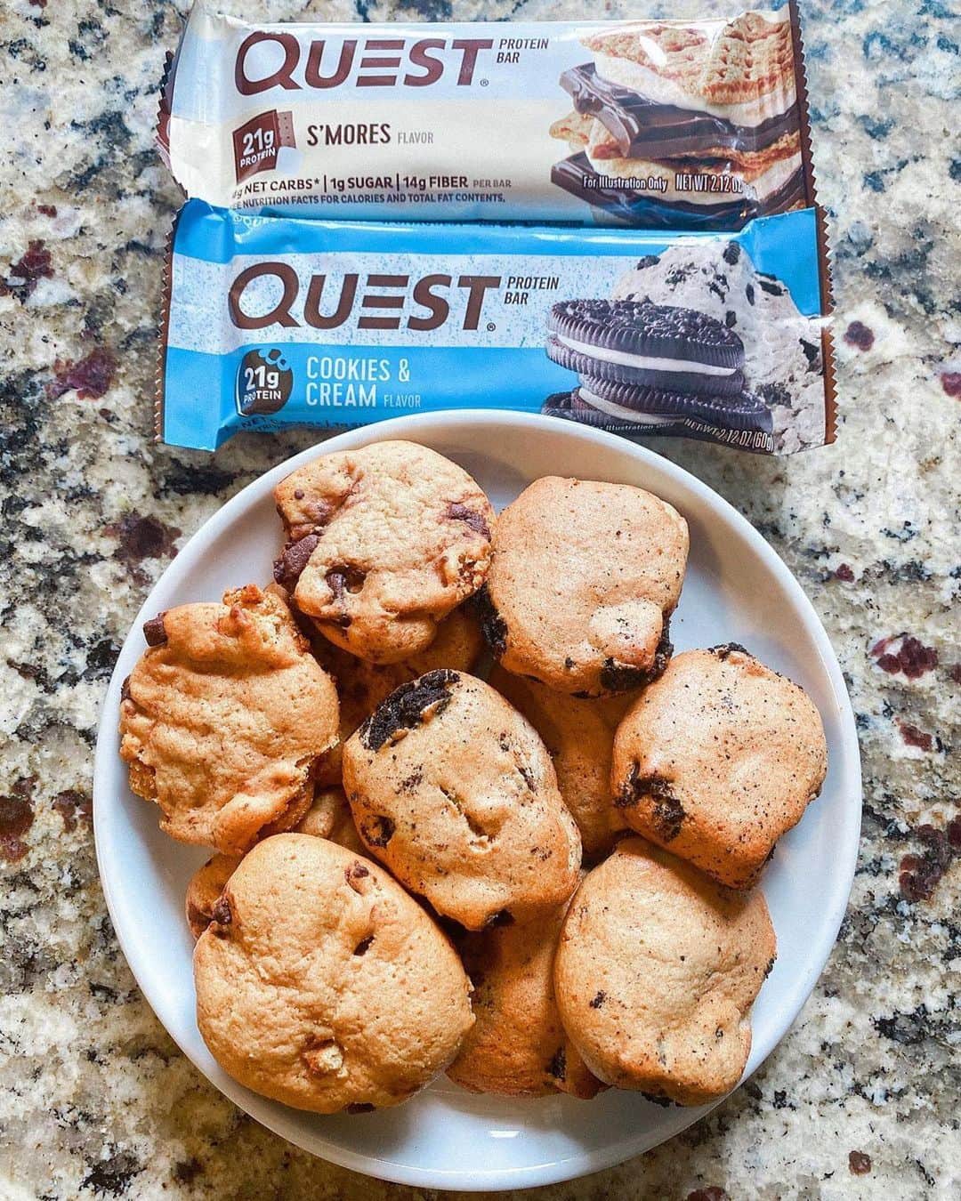 questnutritionさんのインスタグラム写真 - (questnutritionInstagram)「#QuestBar Cookies from fan @koreys.fit.story to start your week! 😱🤤🍪   🌀Directions: - Preheat oven to 350° - Cut up your quest bar into 4-8 pieces depending on how big/many you want. - Microwave the pieces for 10 seconds. - Press into cookie shape. - Bake on parchment for 6-8 minutes, definitely don’t overcook them or they’ll get hard. - ENJOY!!!!! 🌟 #OnaQuest」1月26日 5時01分 - questnutrition