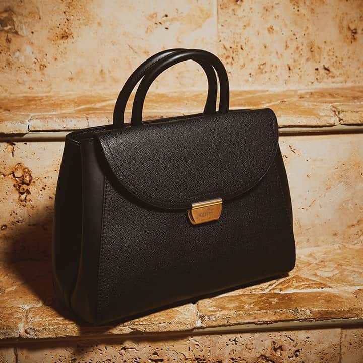 のインスタグラム：「Introducing our new silhouette Arabella, the latest must-have accessory which is both pretty and practical at the same time - not to mention 100% vegan 😍 Enjoy an exclusive 30% off New In using code NEW30 at the checkout #FiorelliBags #VeganFashion #VeganHandbags」