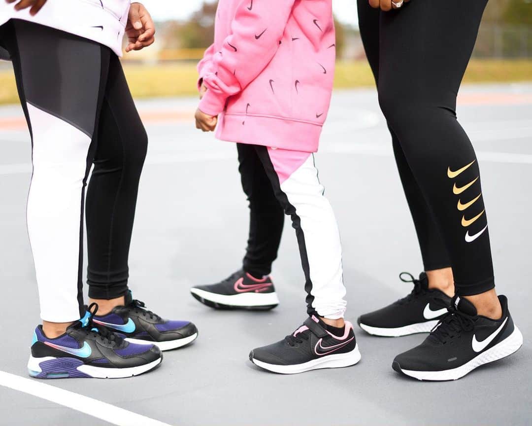 ロック&リパブリックのインスタグラム：「@heytrinasmall and her daughters are Nike shoes goals! 💗💪🏾P.S. Sneakers make the perfect Valentine’s Day gift. Tap to shop comfy styles. #Kohls #mondaymotivation」