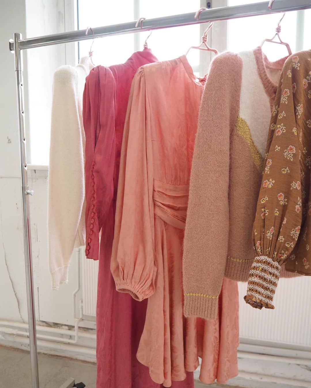 バイティモのインスタグラム：「Pre spring 21 details ✨ #bytimo #youarebeautiful」