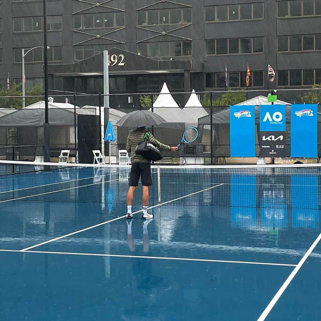 マルセロ・メロのインスタグラム：「No matter what, ready to volley :) !  . . @australianopen #rain」