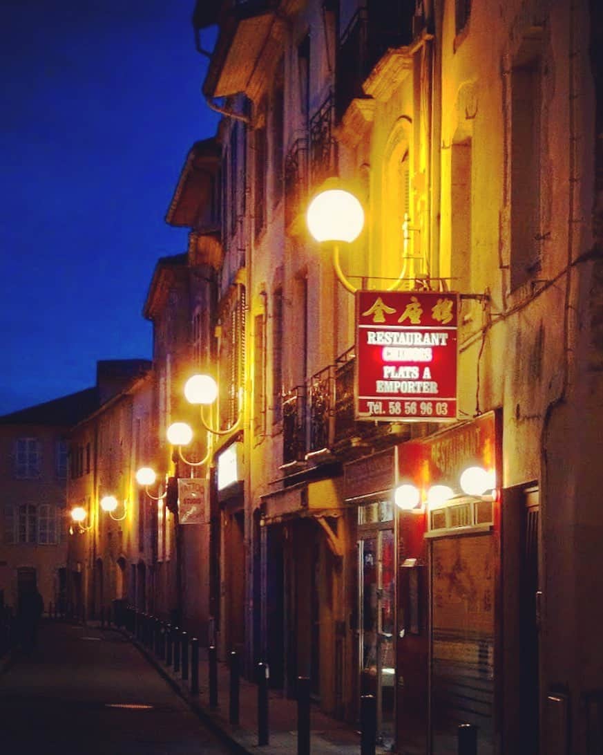 羽原信義さんのインスタグラム写真 - (羽原信義Instagram)「フランス・ダクスの夜。優しい街の人たちとの大切な思い出。2016年」1月26日 5時22分 - nobuyoshi_habara