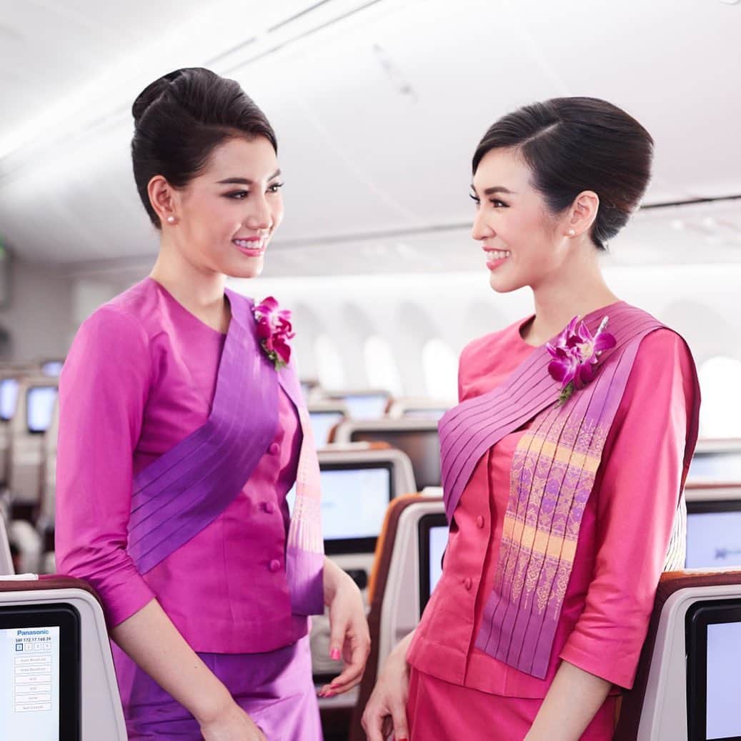 タイ航空のインスタグラム：「We miss flying on the wide sky, But we miss flying with you more  #thaiairways #smoothassilk」