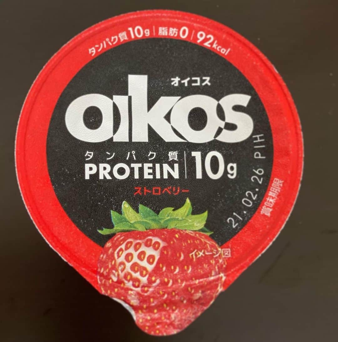 宇野薫のインスタグラム：「おいこす  #oikos #オイコス #タンパク質 #タンパク質10g」