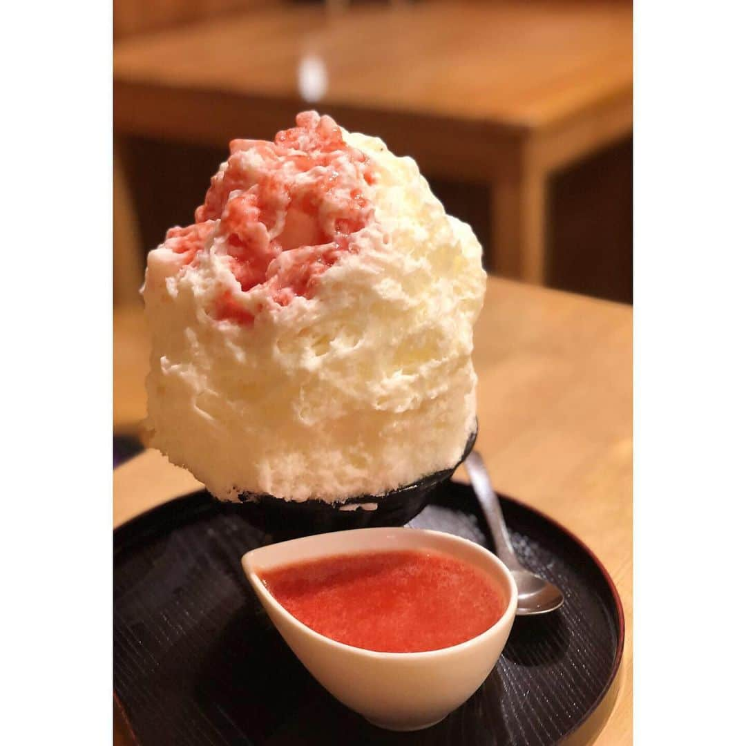 しなしさとこさんのインスタグラム写真 - (しなしさとこInstagram)「. . 生いちごヨーグルト🍧 苺って大好き🍓椛屋 は安定して美味しい😋 . . #しなしさとこ #satokoshinashi #ジョシカク #女子格闘技 #格闘技女子#女子アスリート#腹筋女子 #アラフォー #40代 #格闘技女子#ボディメイク #43歳 #筋肉女子 #脱げるカラダ#かき氷 #かき氷巡り #氷活 #かき氷女子 #椛屋 #足立区 #地元#生いちごヨーグルト #さとこかき氷#生いちご」1月26日 14時52分 - shinashisatoko