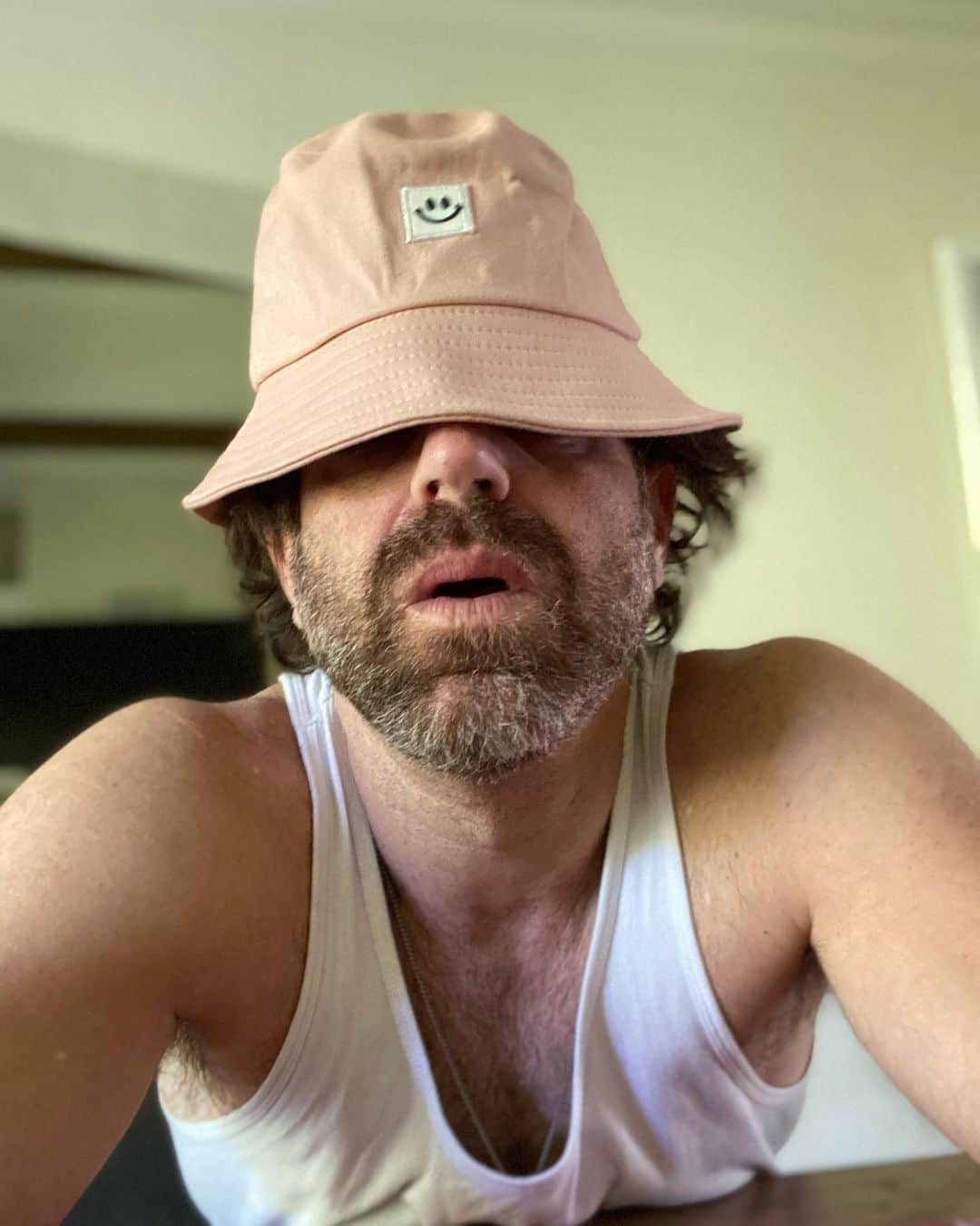 ポール・アデルスタインのインスタグラム：「Hat.」