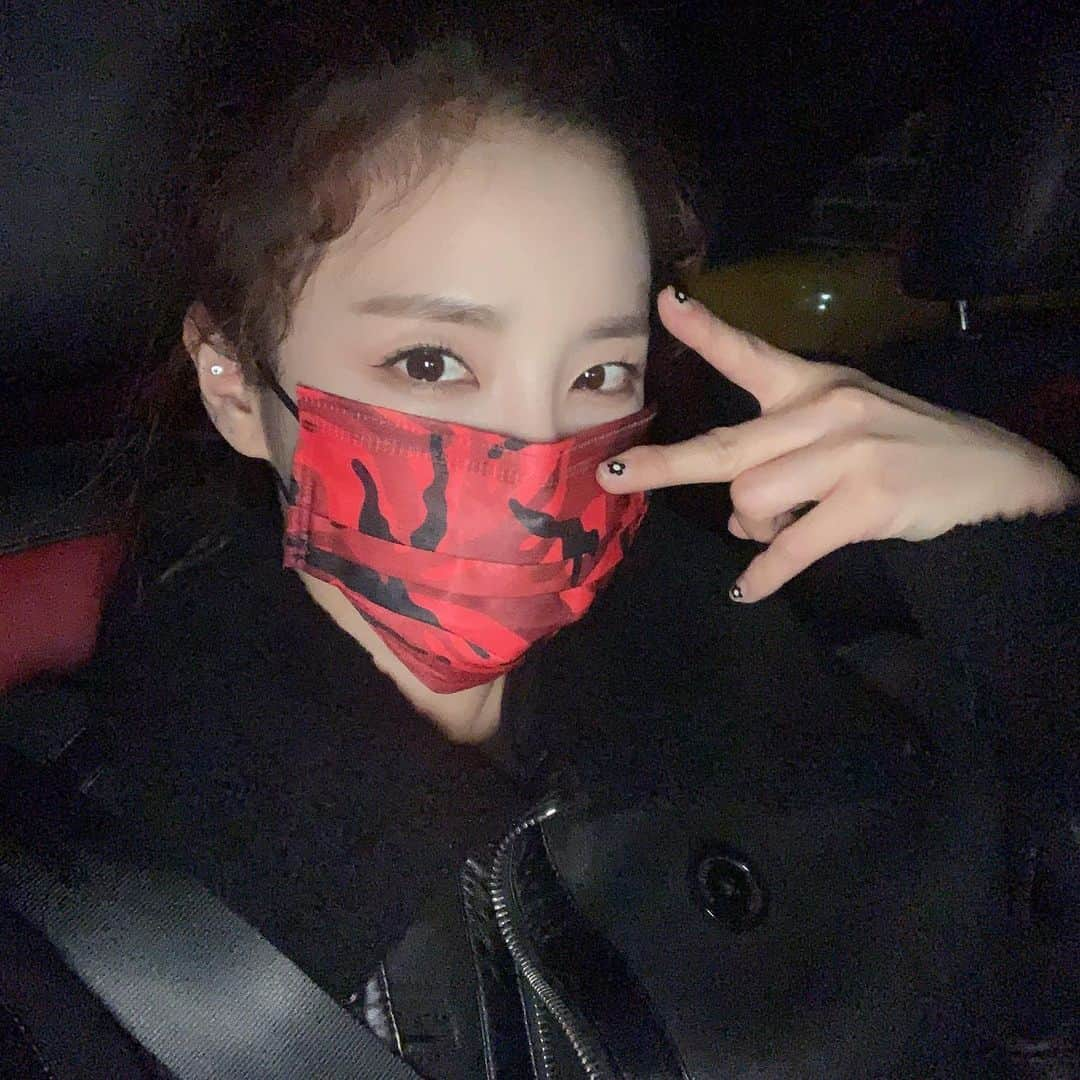 ダラ さんのインスタグラム写真 - (ダラ Instagram)「Best driver Ssan!!! 🚕 베스트 드라이버 싼~기사」1月26日 15時03分 - daraxxi