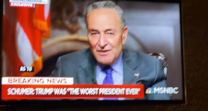 レスリー・ジョーンズのインスタグラム：「This the only thing I don’t agree with!! But ok Schumer let’s do it!!」