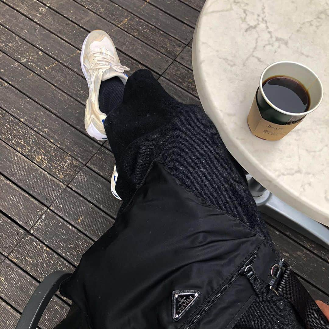 北原 一樹さんのインスタグラム写真 - (北原 一樹Instagram)「🔗🔐⚫️  . #maisonmargiela#pluiehair#tullyscoffee  #asics#unused#prada#adametrope#auralee」1月26日 15時24分 - kchanmink_