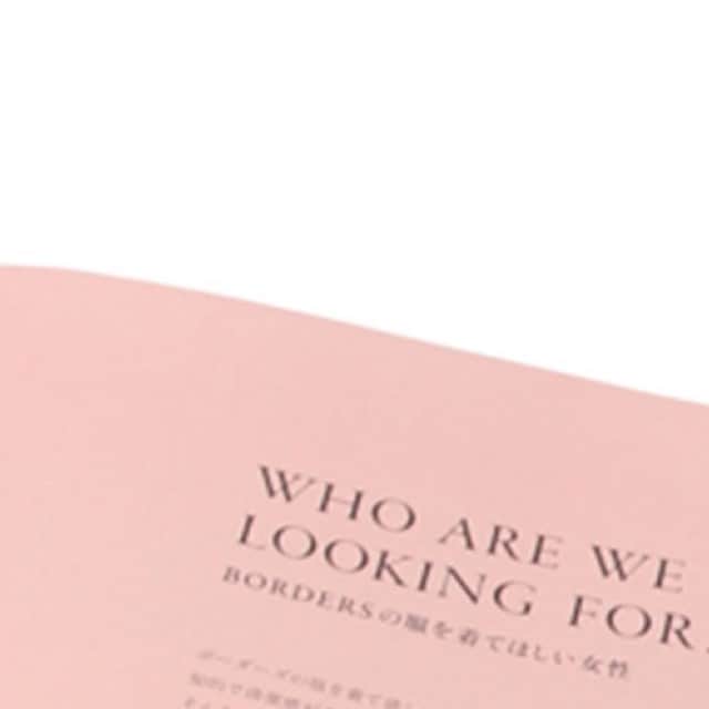 BORDERS at BALCONYのインスタグラム：「ブランド初の書籍が出来上がりました！⁠ ⁠ デザイナーである柴田陽子が自ら執筆した、⁠ 経営者としてのビジネスに対する向き合い方にはじまり、⁠ ブランドフィロソフィーやボーダーズの女性像・洋服に詰まった数々のこだわりについて。さらにボーダーズの誕生秘話、このために撮り下ろした歴代のコレクションなど、アパレルブランドの枠にとらわれない「BORDERS at BALCONY」の全てが詰まった一冊になっております。⁠ ⁠ 是非ご覧ください！⁠ ⁠ ⁠ #bordersatbalcony #ボーダーズアットバルコニー #ボーダーズ #BORDERS #柴田陽子 #yokoshibata⁠ #新商品発売 #productlaunch #comingsoon#newproductalert #新商品」