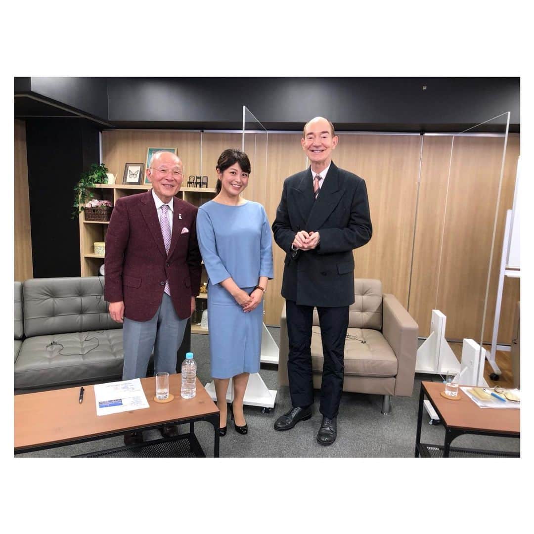 森麻季のインスタグラム：「🎤  放送大学さんのオンライン講演、トークセッションの司会をさせていただきました ロバートキャンベルさんと橋本五郎さん  『学び』がテーマ 授業料払わなければと思うくらいの貴重なお話✨  お二方とも学び続けていらして、特に何もしていない自分が恥ずかしくなりました💦 読書が大事とのこと、 最近絵本しか読んでないなと反省  2月下旬に読売新聞朝刊に掲載予定です  #久しぶりの五郎さん #ウェークアップぷらす卒業以来の再会 #ロバートキャンベル さん #橋本五郎 さん #森麻季」