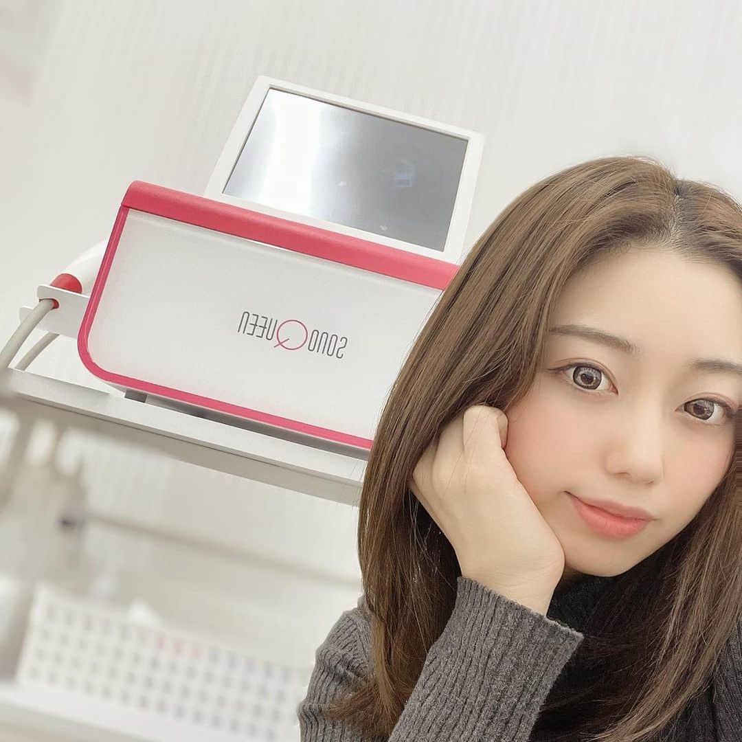 りーちゃんのインスタグラム：「ハイフをしてから2週間経過しました！ 東京中央美容外科渋谷東口院　@tcb_shibuyahigashi の塩満先生　@tcb_shiomitsu のとこに経過観察にきたよ☝️  痩せたって言われるの！！ だいえっとしてないのに😂 したといえばハイフくらいっていえる！でも本当に効いてる証拠だよねすごいなハイフ！😮  #リフトアップならTCB東京中央美容外科#美容整形ならTCB東京中央美容外科#東京中央美容外科 #美容外科#渋谷東口#東京中央美容外科渋谷東口院#塩満恵子#ソノクイーン#HIFU#ハイフ#リフトアップ#PR」