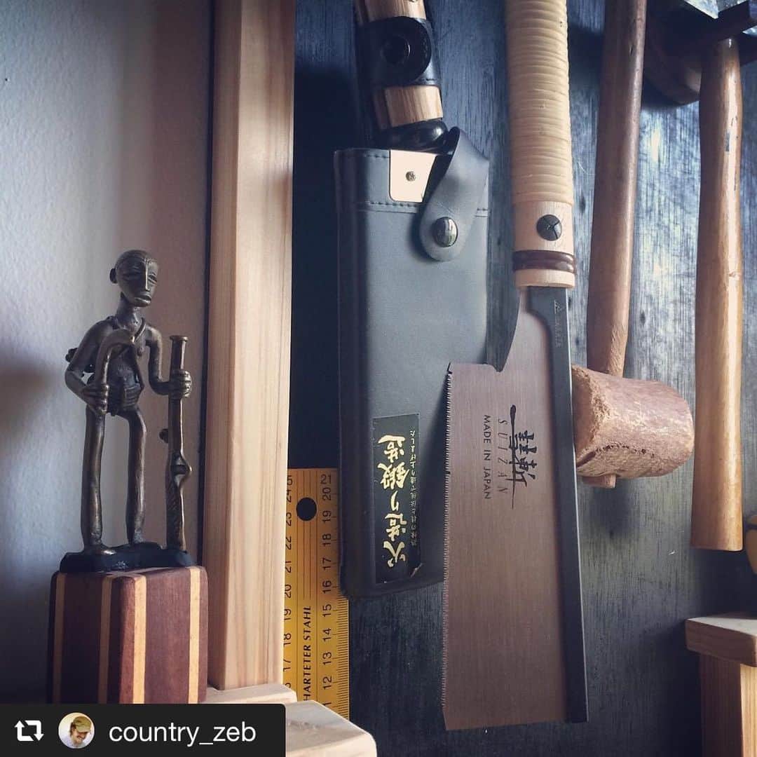 SUIZAN JAPANさんのインスタグラム写真 - (SUIZAN JAPANInstagram)「Please watching over SUIZAN from now on😌﻿ ﻿ #repost📸 @country_zeb﻿ The pilgrim guarding the tools  #wood #woodworking #tools @suizan_japan﻿ ﻿ #suizan #suizanjapan #japanesesaw #japanesesaws #japanesetool #japanesetools #craftsman #craftsmanship #handsaw #pullsaw #dozuki #dovetail #woodwork #woodworker #woodworkers #woodworkingtools #japanesestyle #japanlife」1月26日 15時27分 - suizan_japan