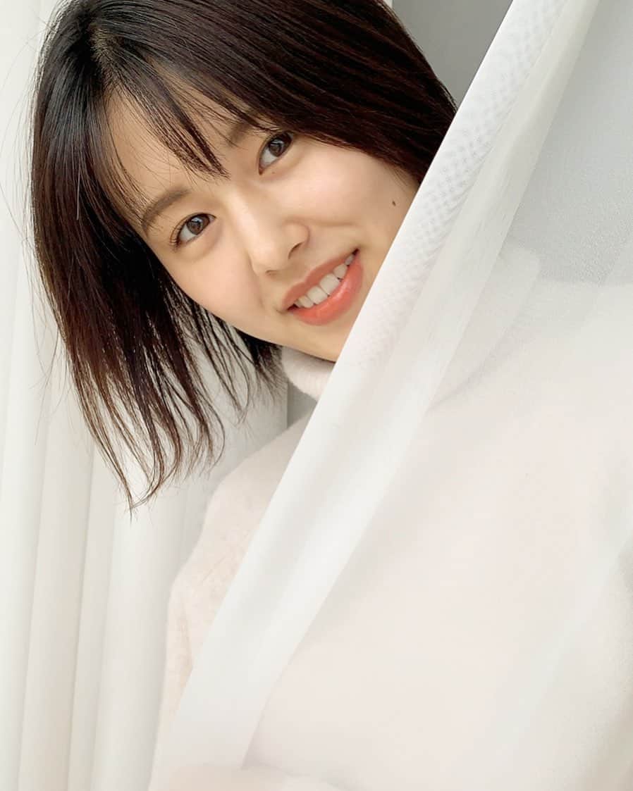 竹内愛紗のインスタグラム：「チラッ👀」