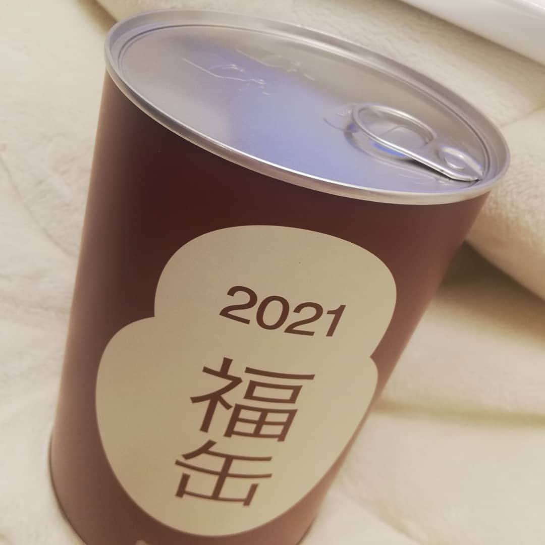 貞平麻衣子のインスタグラム：「今年初めて#無印良品 の#福缶2021 をゲットしたよ❤️お正月終わらないと披露するの憚られて遅くなりました😉」