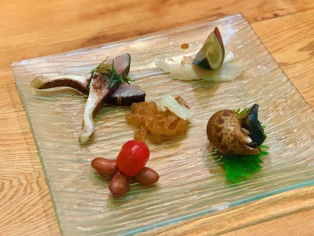 yuco_yoshidaさんのインスタグラム写真 - (yuco_yoshidaInstagram)「shinpeiさんの上海蟹コース、美味しかったから詰めて2回行った🥰🦀🤍 内子に身に、フカヒレ、鮑、白子などなど好きなもののオンパレード。。。写真忘れたけど〆の麻婆豆腐をご飯にバイーン🍚も最高やったなぁ🥰✨ ・ ・ #過去pic #中国菜shinpei  #上海蟹コース」1月26日 15時37分 - yuco_yoshida