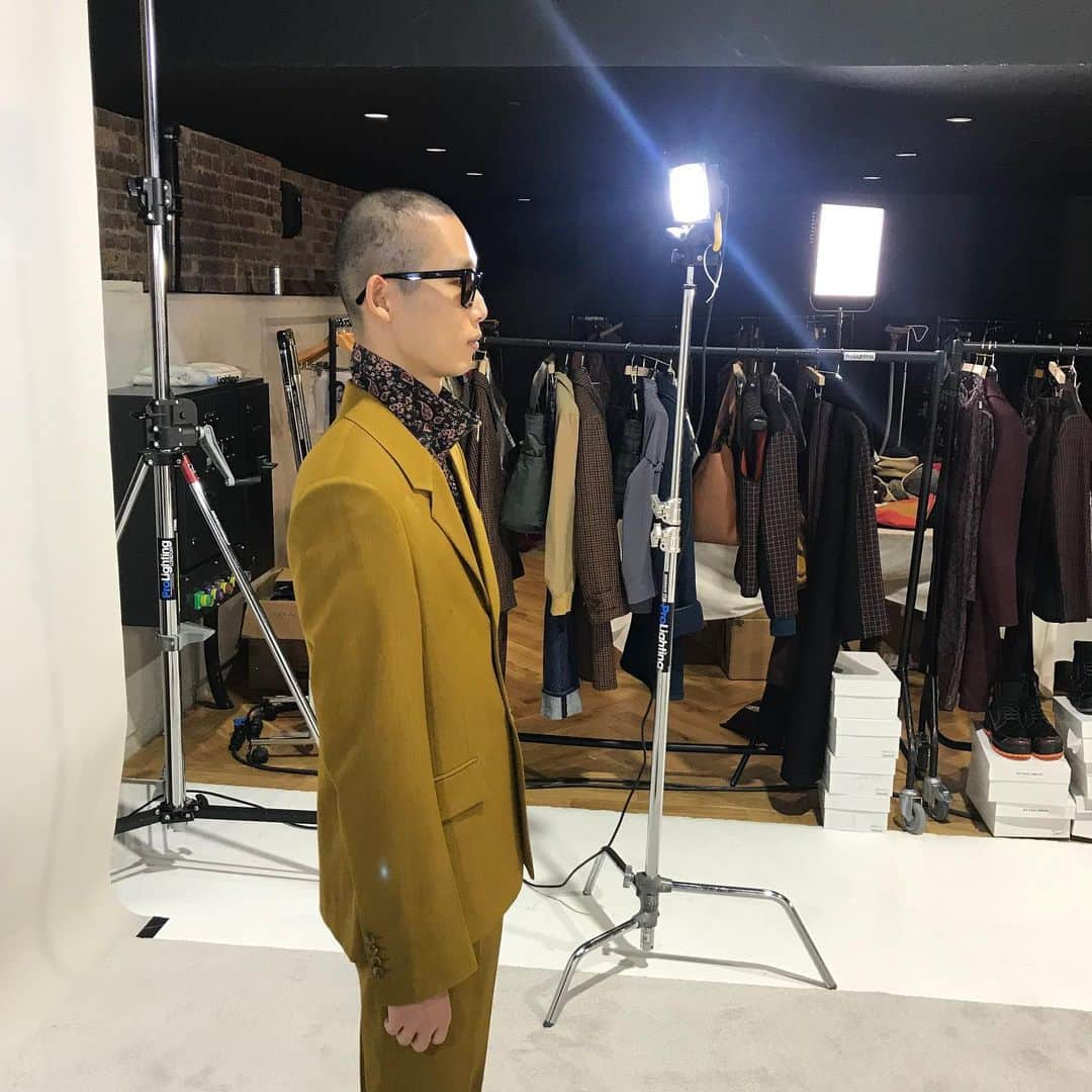 Paul Smithさんのインスタグラム写真 - (Paul SmithInstagram)「For autumn winter ‘21 I’ve developed a new suit which is designed for a more casual way of living. It’s still tailoring which I love, but it’s a very lightweight construction and has a very natural fit. Perfect for working from home. #takenbyPaul   Follow my grown up account @paulsmithdesign for more information on the #PaulSmithAW21 collection.」1月26日 15時58分 - paulsmith