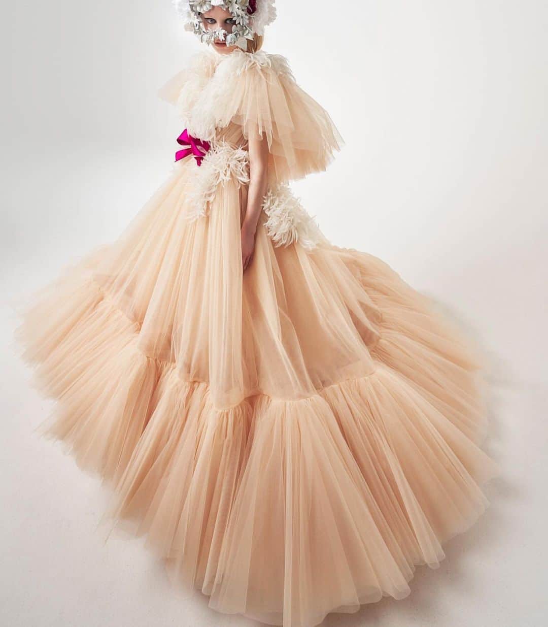 アンナ・デッロ・ルッソさんのインスタグラム写真 - (アンナ・デッロ・ルッソInstagram)「Spectacular Haute Couture S/21 @giambattistavalliparis @giambattistavalli ❤️❤️❤️」1月26日 15時55分 - annadellorusso