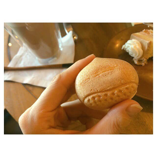 今井りかのインスタグラム：「﻿ アンダーズにて☕🤎﻿ ﻿ ﻿ #栗のお菓子﻿ ﻿ ﻿」