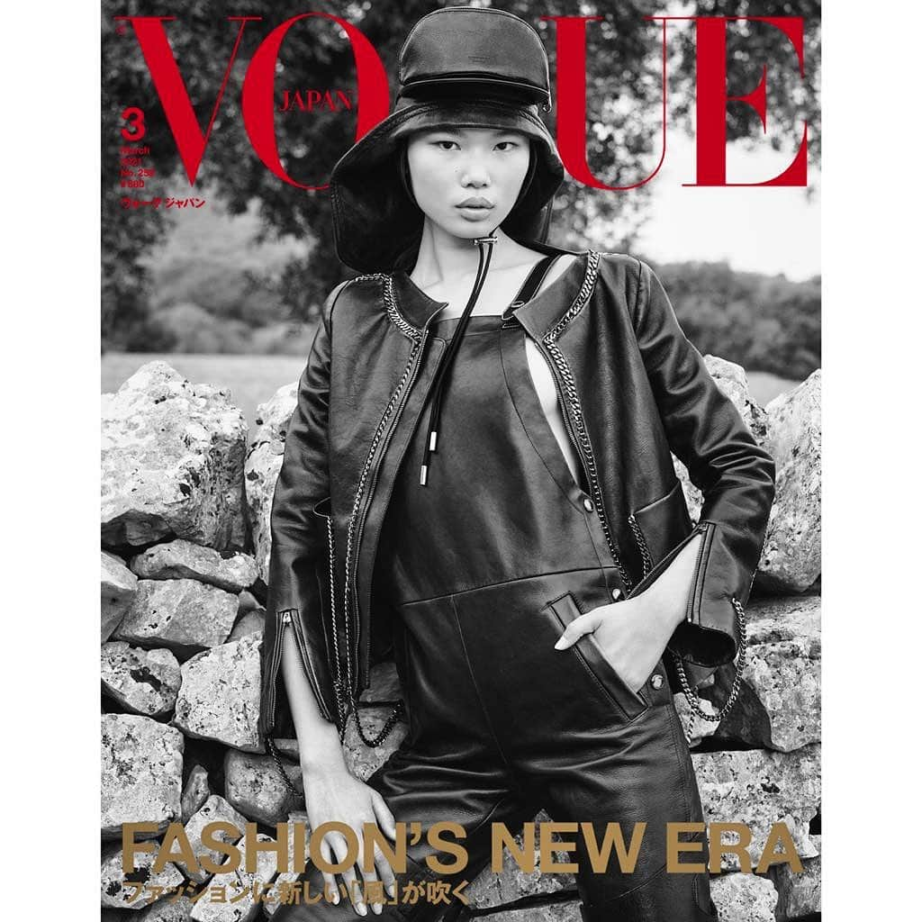 リカルド・ティッシさんのインスタグラム写真 - (リカルド・ティッシInstagram)「Thank you @annadellorusso  @luigiandiango  for the amazing cover with the great @ka.ya.ko  for  @voguejapan ... 🤍🤍🤍」1月26日 16時10分 - riccardotisci17