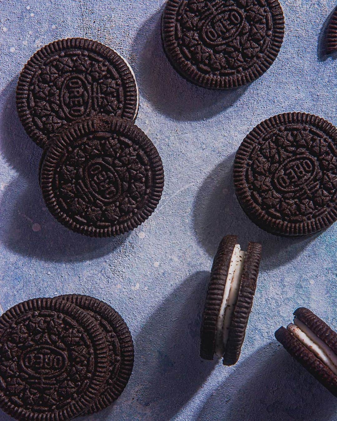 OREOさんのインスタグラム写真 - (OREOInstagram)「Interrupting your scrolling to remind you to have a cookie today ⚫️ 📸: @agencia.fotograf」1月26日 7時21分 - oreo
