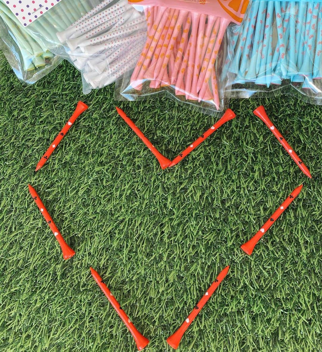 Elise Lobbさんのインスタグラム写真 - (Elise LobbInstagram)「💖⛳️💌G I V E A W A Y💌⛳️💖  •• I teamed up with @twigsgolf to give away five (pattern of choice) Twigs Golf Tees bags to TWO lucky winners as an early Valentine’s Day Giveaway ••⁣⁣ ⁣⁣ How to enter:⁣⁣ ⁣⁣ 1) FOLLOW @eliselobb ⁣⁣(me) 🤪 2) FOLLOW @twigsgolf  3) LIKE this post⁣⁣ 4) TAG a friend in the comments. 1 tagged friend = 1 entry. UNLIMITED entries.⁣⁣ 5) SHARE to your story for TEN bonus entries!! 🥳  Winner will be announced 1/30 !!!  #golf #golfgiveaway #giveaway」1月26日 7時27分 - eliselobb