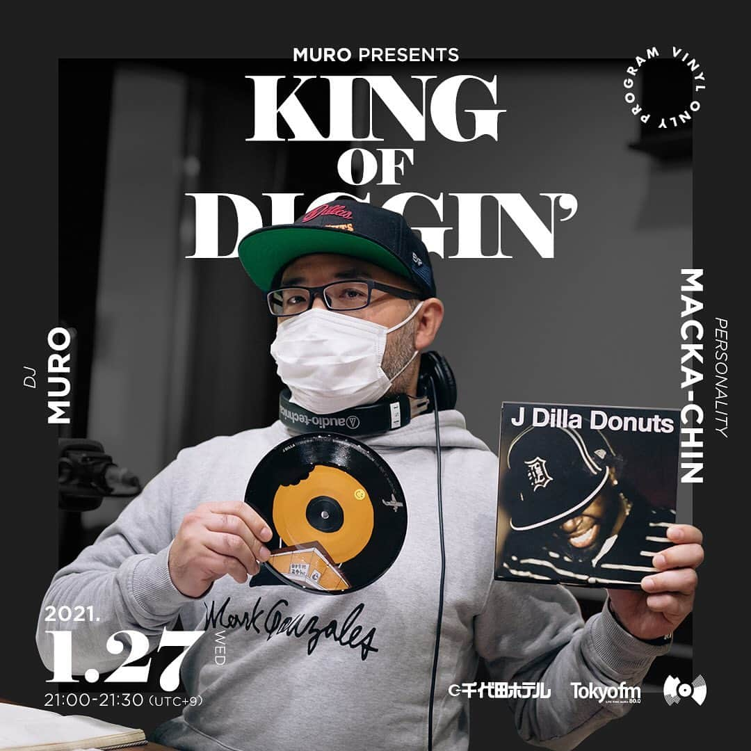 MUROさんのインスタグラム写真 - (MUROInstagram)「おはようございます〜⛅️ 明日の @tokyofm_official での @king_of_diggin は、今月7インチのボックスセットを㊗️リリースするにあたって、REMIXを作らせて頂いたJ-Dillaのプロデュース作品をラップ楽曲中心にお届け致しマス♪✨🍩 今週も水曜日の21時からの30分間、レコードの音でノンストップの「音の旅」に是非お付き合いください！✨📡⚡️📻 #20210127  #tfm_kod  #vinylonlyprogram  #kingofdiggin  Produced by #千代田ホテル  @opec_hit @junyashimizu  @kentaro4139575 @lililililililillil  @yosuke_nakagawa_ @m.o.tr  @habari_wood  Photo: @murakenphoto」1月26日 7時35分 - dj_muro