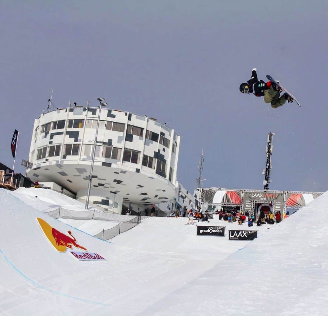 今井胡桃さんのインスタグラム写真 - (今井胡桃Instagram)「I was 7th in the first World Cup of the season . Next is @xgames !!! I'm really looking forward to it✌🏻  LAAX OPEN 7位でした。悔しい結果だったけど、まず大会が出来たことに感謝しています🙏🏻  📸 @mjvision011   #burton #burtonjapan #anon #プリオホールディングス #ヴィラデマリアージュ #callafactory #ark #ココパーム諏訪本店 #snowboard #halfpipe」1月26日 7時43分 - kurumi924