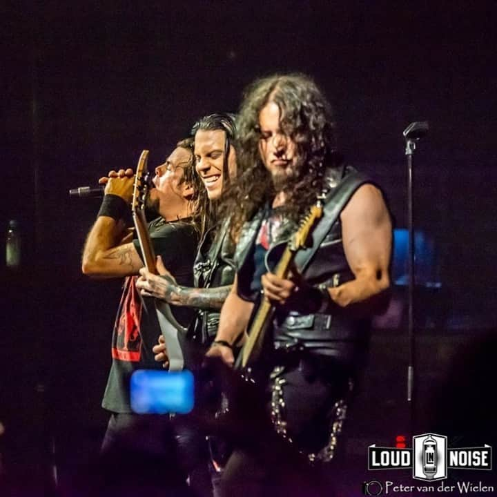 Queensrycheさんのインスタグラム写真 - (QueensrycheInstagram)「Todd, Parker and Michael at Effenaar in Eindhoven, Netherlands (photo credit Peter van der Wielen)  #queensryche #theverdicttour #netherlands🇳🇱 #toddlatorre #tlt #thevoice #parkerlundgren #guitarist #backupvocals #caparisonguitars #michaelwilton #whip #foundingmember #guitarplayer #espguitars #memories #bamfers #friends #friendship #wemissourrychers」1月26日 7時45分 - queensrycheofficial