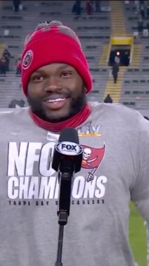 エリン・アンドリューズのインスタグラム：「Postgame with @moochman6 after the @buccaneers W to become the the NFC champs! @nflonfox @jilliangregory @vtrilling @mooseknucklescanada」