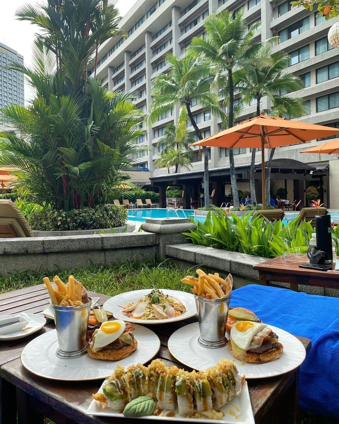 のインスタグラム：「Spotted @missizacalzado enjoying a poolside lunch at @thepeninsulamanila. #penmoments⁣ ⁣ ⁣ ⁣ ⁣ ⁣⁣ #peninsulahotels #manila #luxuryhotelexperience #fivestarservice #peninsulamanila #thepeninsulamanila」