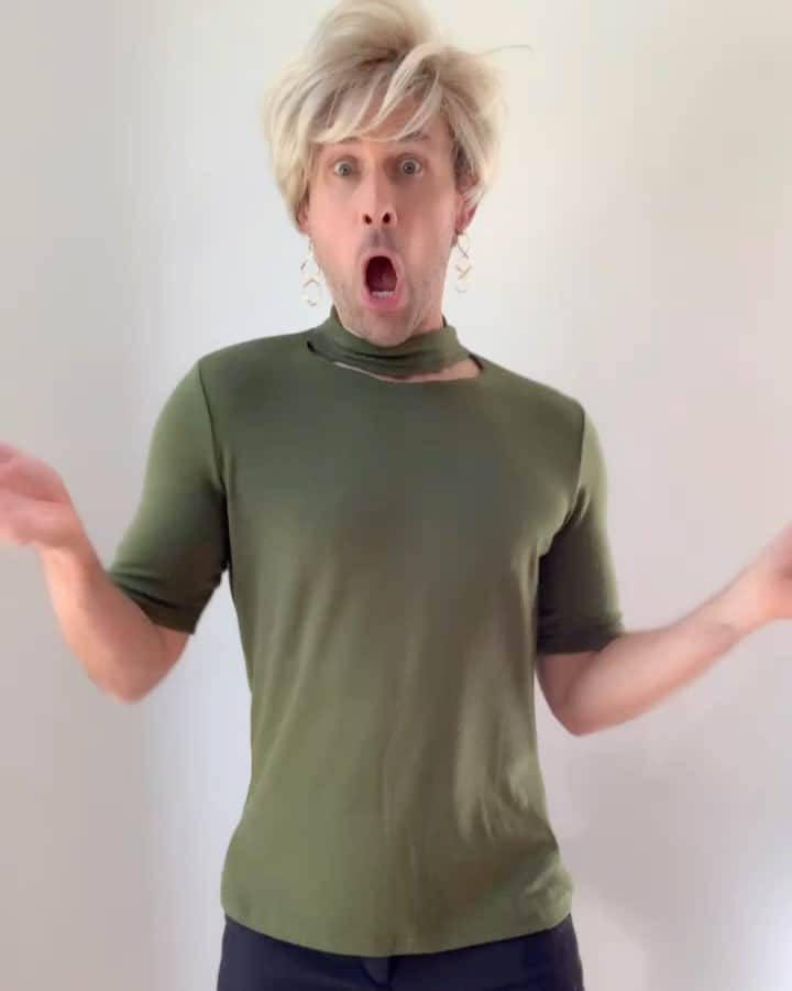 ブラッド・ゴレスキーのインスタグラム：「A clip clip clip from #rhony to start off your week 🍎 @dorindamedley @bethennyfrankel @sonjatmorgan @caroleradziwill」
