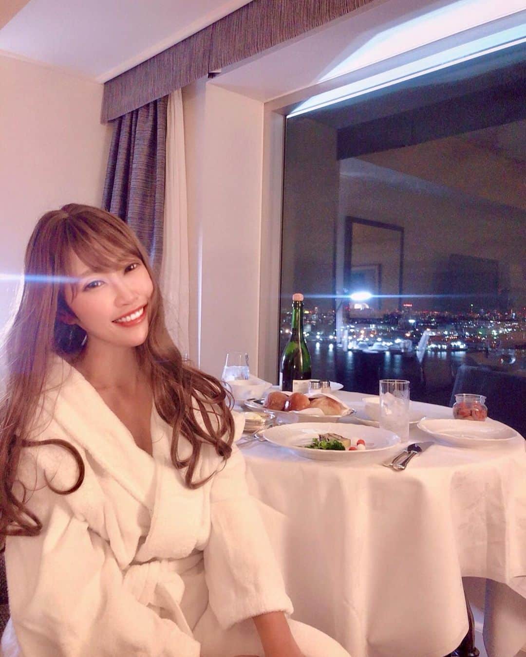 DJ YURINAのインスタグラム：「こんな時は！！💡💡💡 I want go dinner🍽😋 but save my moving🥂 . . . . . . . . #休日の過ごし方 #そろそろ家も飽きてきた #コロナウイルスが早く終息しますように #コロナ #よるごはん #ノン密 #ホテルご飯 #休日 #自粛生活 #自粛中の過ごし方#myholiday #covid_19 #dinner #dj #djyurina #club #party」