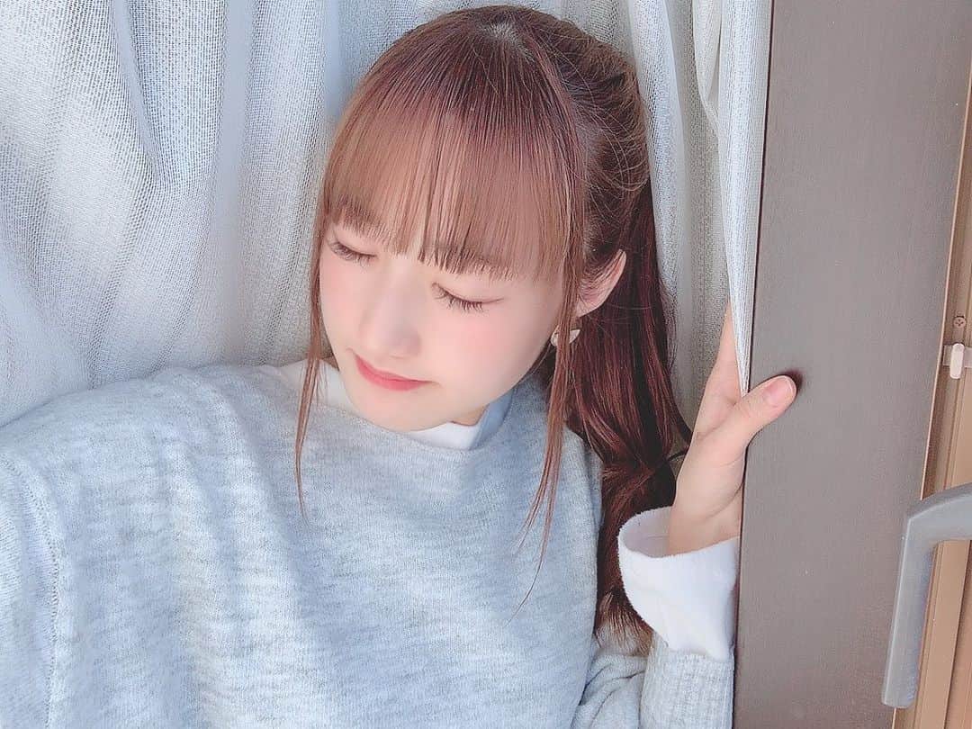 Dorothy Little Happyのインスタグラム：「おはようございます☀️  早起きしてカーテンをパサッ！て開けるのってとっても気持ちがいい( ¨̮ )✨ 皆さん今日も1日頑張りましょうっ！！  里菜☺️  #goodmorning #カーテン #ポニーテール #いってらっしゃい」