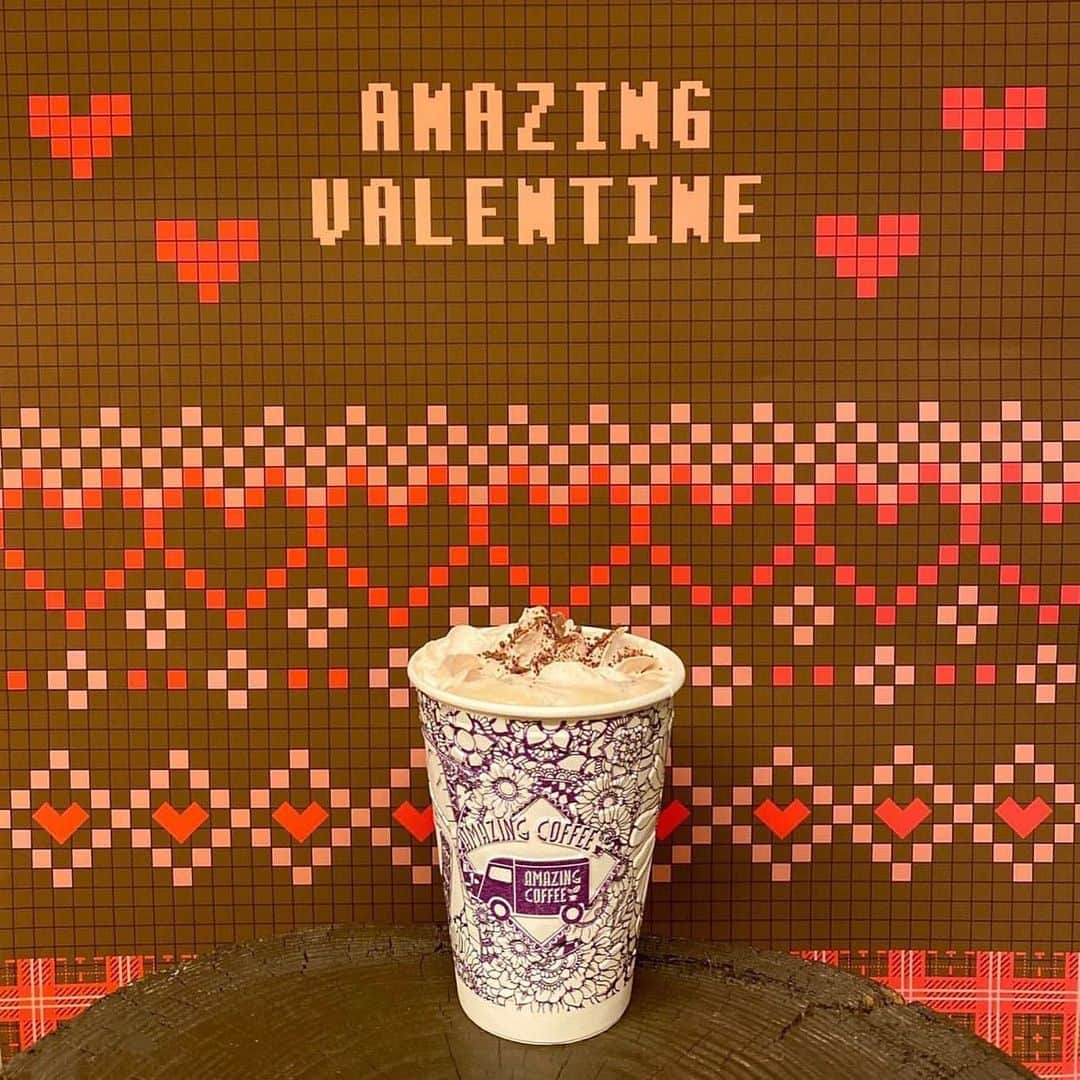 LDH kitchenさんのインスタグラム写真 - (LDH kitchenInstagram)「. @amazing_coffee_official  🍫AMAZING VALENTINE✨ . 今年もAMAZING COFFEEのバレンタインがやってきます…🤎 . 昨年大好評いただいたドリンク「Celebration」がパワーアップ！ さらに美味しくなりました💝 . CACAO HUNTERSさんのチョコレートをふんだんに使用した贅沢なチョコレートホイップに、ヘーゼルナッツの香ばしい香りがマッチした大人のドリンクです🤤🍫 . 【商品名】 Celebration . 【販売期間】 1月30日(土)〜 . 【販売価格】 ¥650(税込) ※HOTトールサイズのみの販売となります。 . 【販売店舗】 TOKYO NAKAMEGURO OSAKA SOUTH SIDE . #AMAZINGCOFFEE #AMeCO #アメコ #Coffee #Celebration #バレンタインデー #バレンタインドリンク #💝 #🍫 @cacaohunters_japan #LDHkitchen」1月26日 8時30分 - ldhkitchen_official